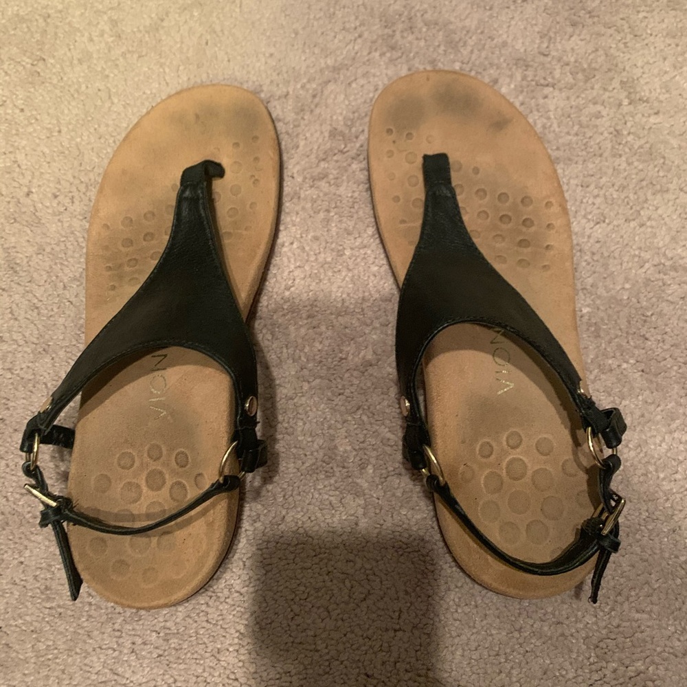 Vionic Kirra sandals size 8